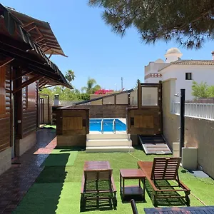 Сasa de vacaciones Wood House Close Marbella